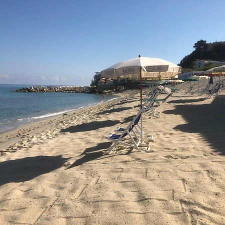 Residenza Gherly Aparthotel Capo Vaticano Exterior foto