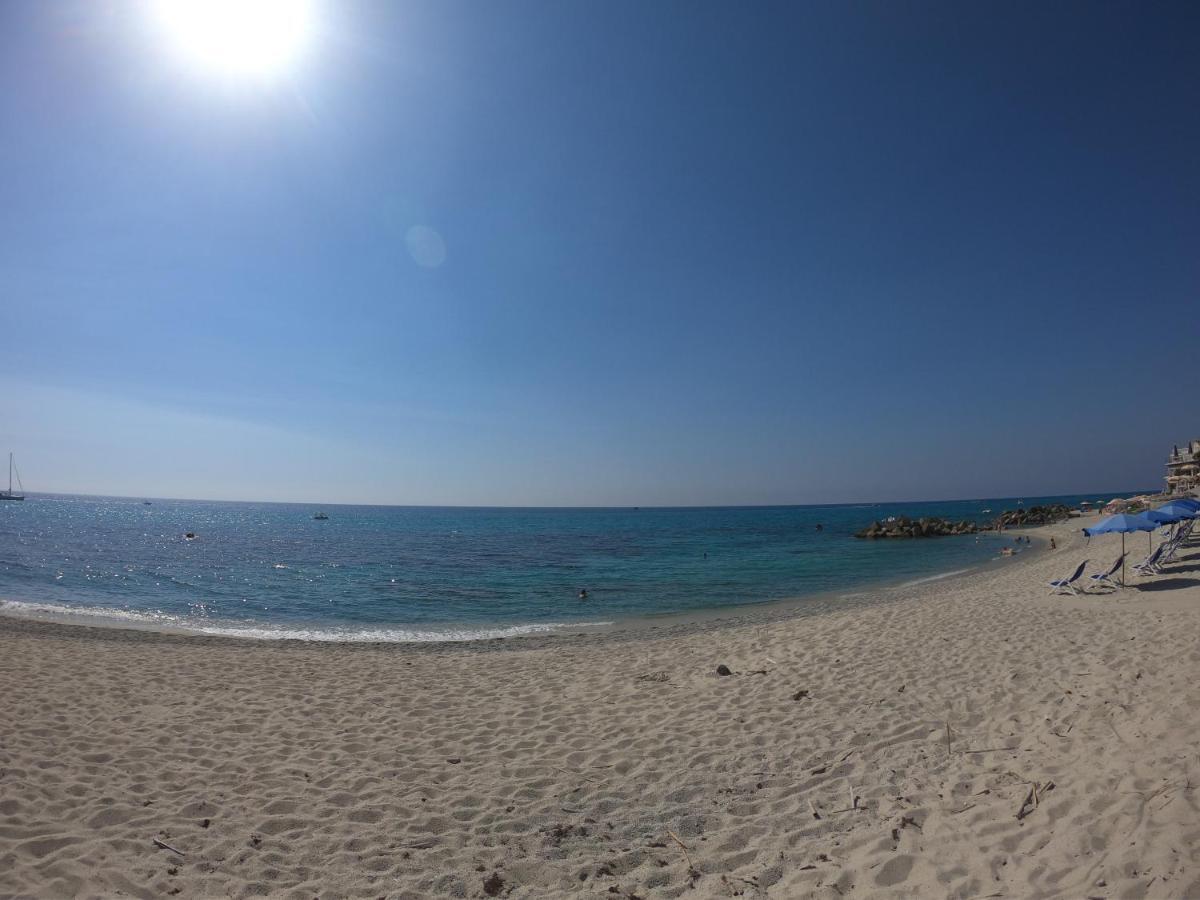 Residenza Gherly Aparthotel Capo Vaticano Exterior foto