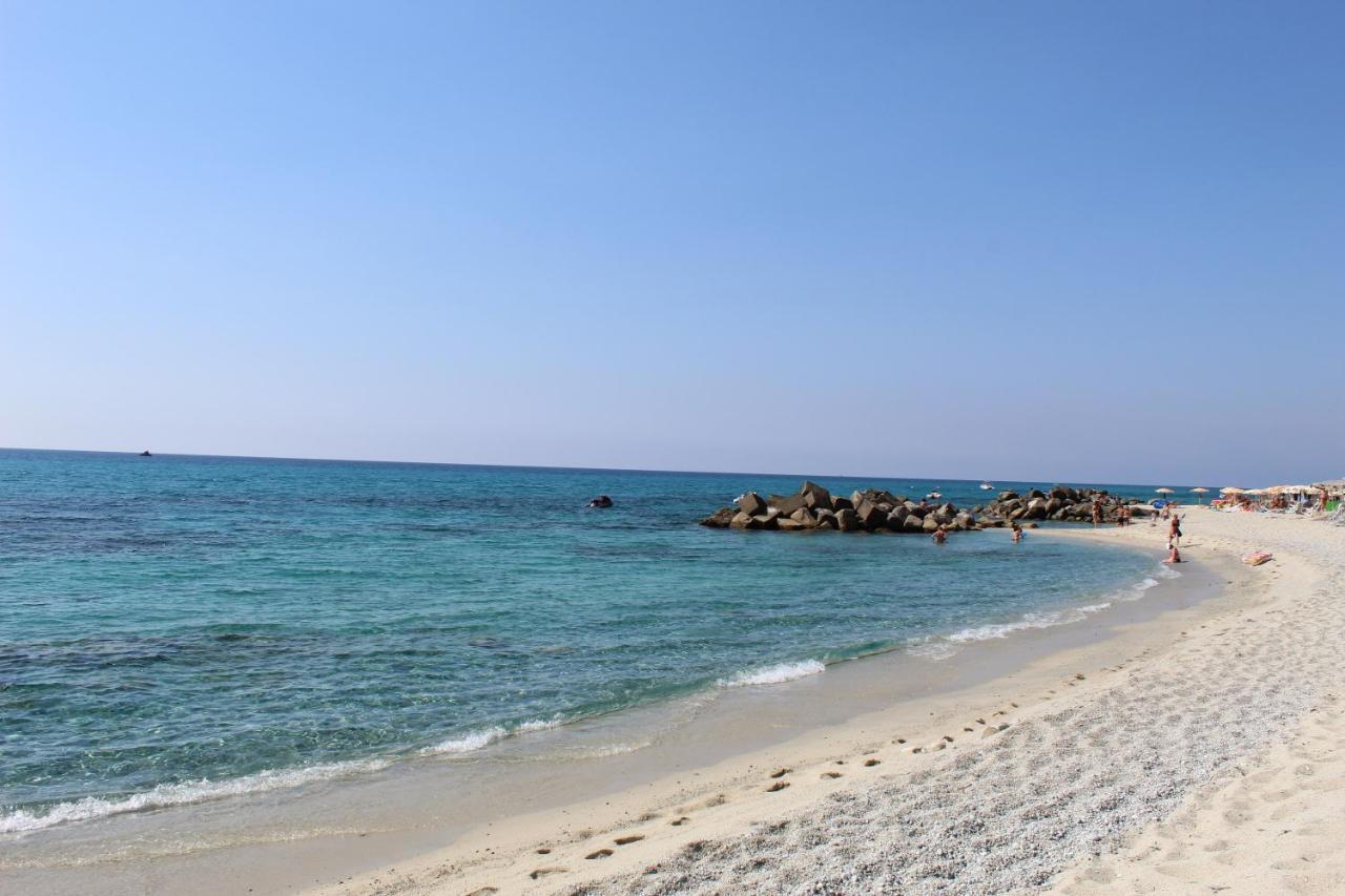 Residenza Gherly Aparthotel Capo Vaticano Exterior foto