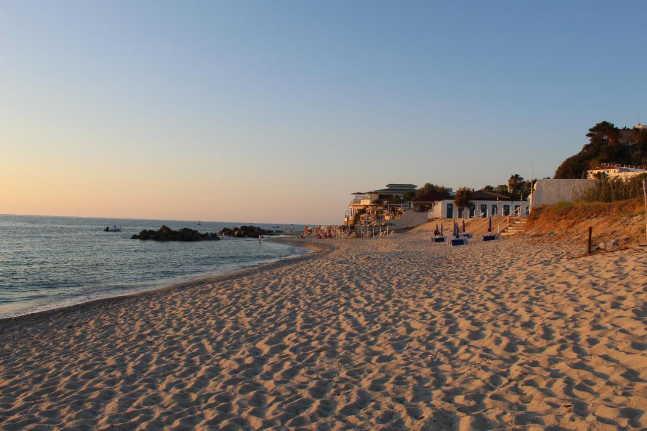 Residenza Gherly Aparthotel Capo Vaticano Exterior foto